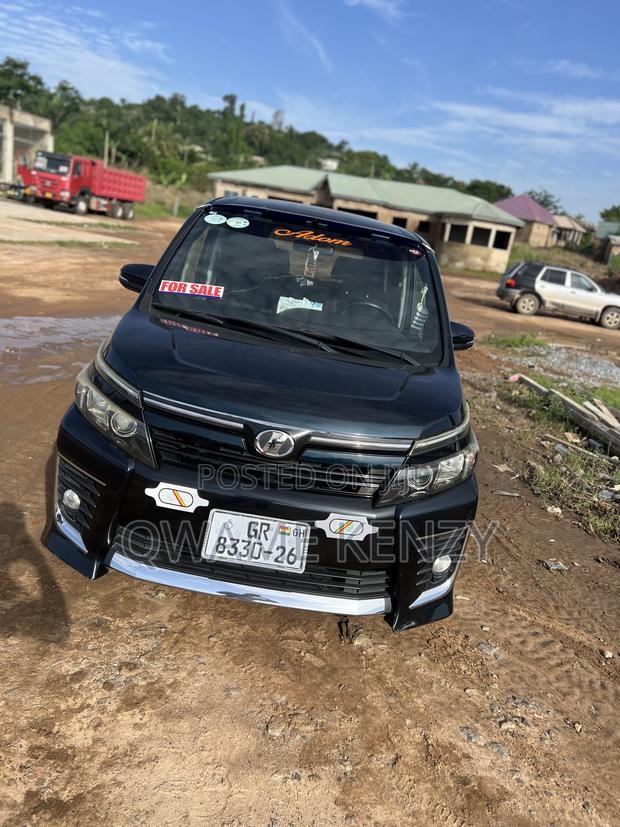 Toyota Voxy 2018 Black