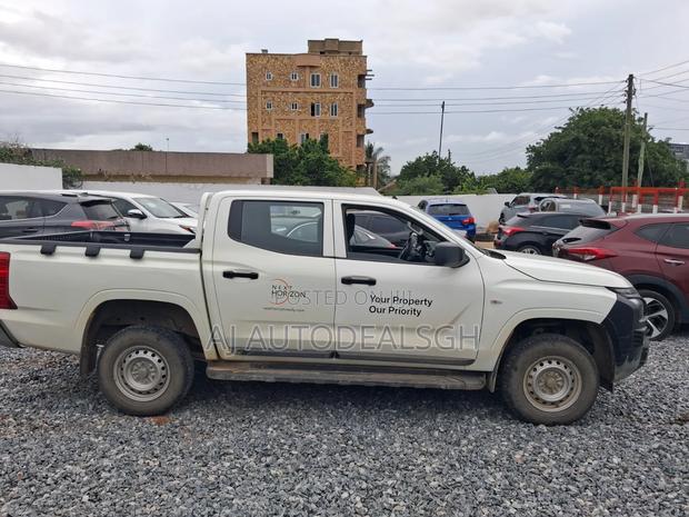 Mitsubishi L200 2025 White