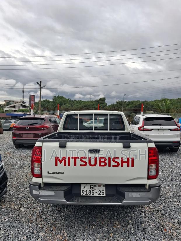 Mitsubishi L200 2025 White
