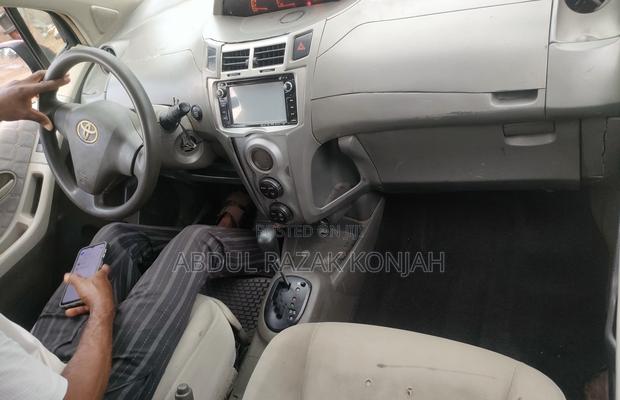 Toyota Vitz 2010 Red