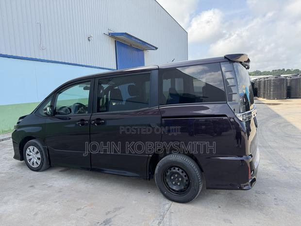 Toyota Voxy 2016 Beige