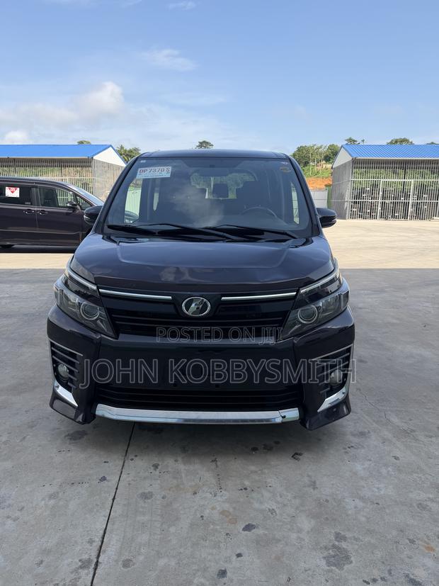 Toyota Voxy 2016 Beige