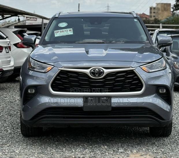 Toyota Highlander XLE AWD 2024 Gray
