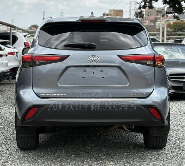 Toyota Highlander XLE AWD 2024 Gray