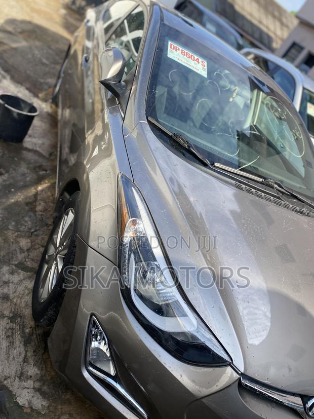 Hyundai Elantra 2017 Gold