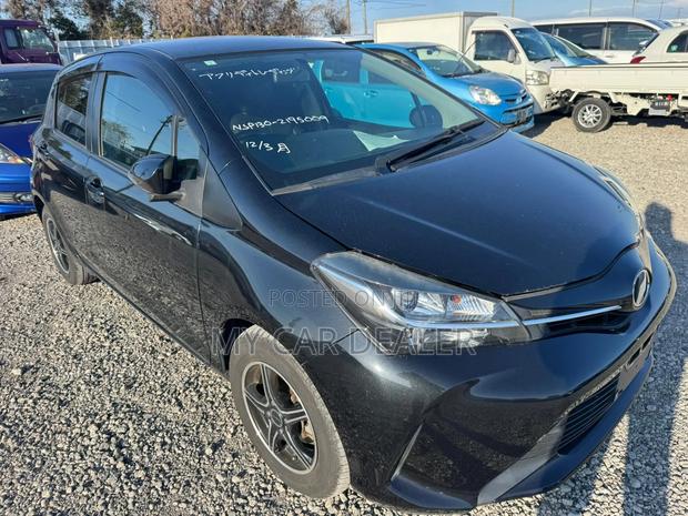 Toyota Vitz 1.5 FWD 5dr 2015 Black