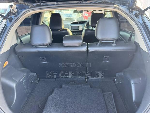 Toyota Vitz 1.5 FWD 5dr 2015 Black