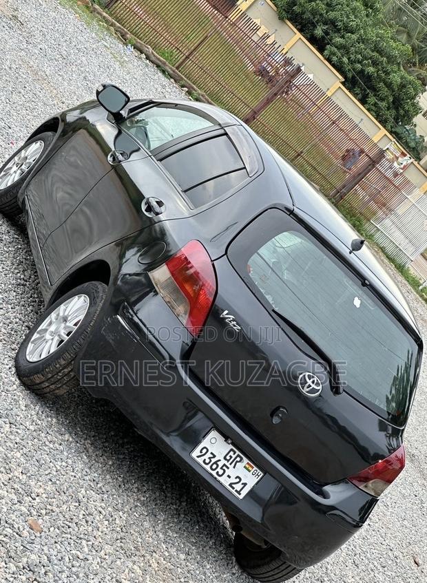Toyota Vitz 2010 Black
