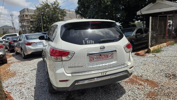 Nissan Pathfinder 2014 White