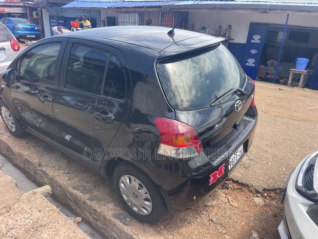 Toyota Vitz 1.5 FWD 5dr 2010 Black