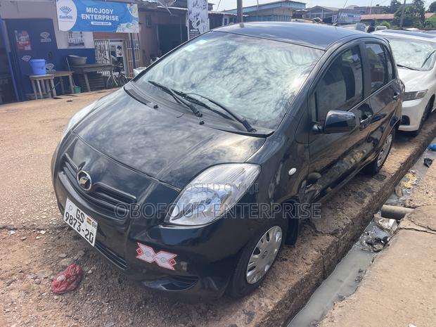 Toyota Vitz 1.5 FWD 5dr 2010 Black