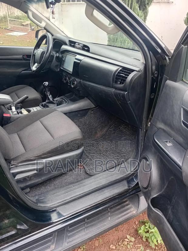 Toyota Hilux 2021 Black