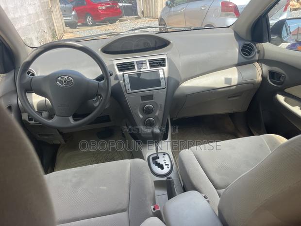 Toyota Belta 2010 Blue