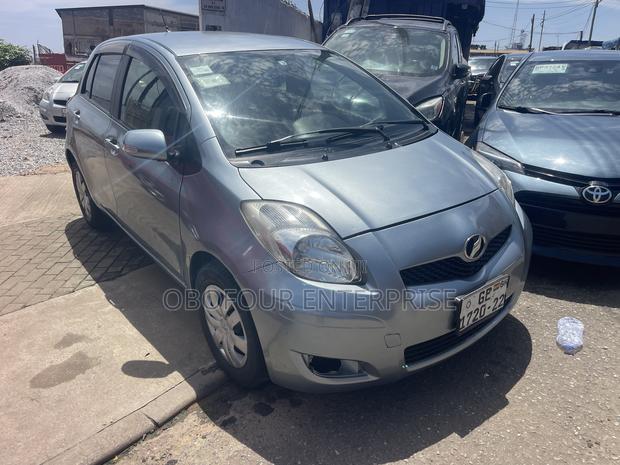 Toyota Vitz 1.3 FWD 5dr 2010 Silver