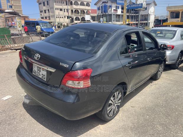 Toyota Yaris Base Sedan 4dr 2010 Black