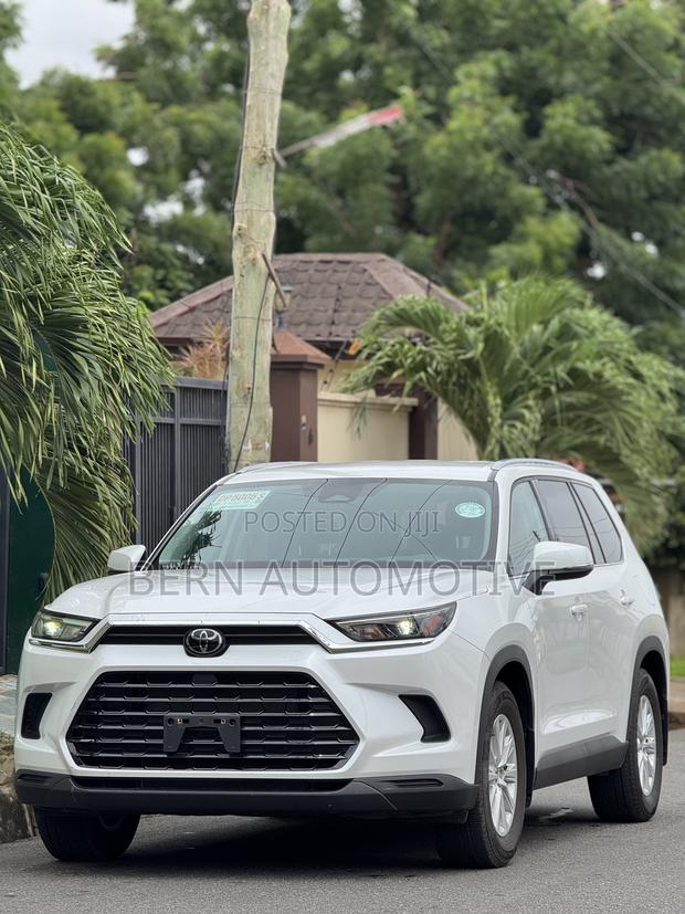 Toyota Grand Highlander XLE AWD 2024 Silver