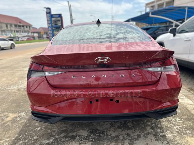 Hyundai Elantra SE 2022 Red