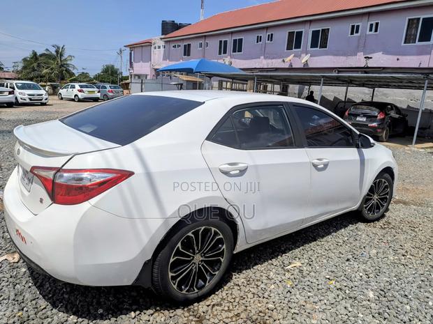 Toyota Corolla S 4dr Sedan (1.8L 4cyl CVT) 2016 White