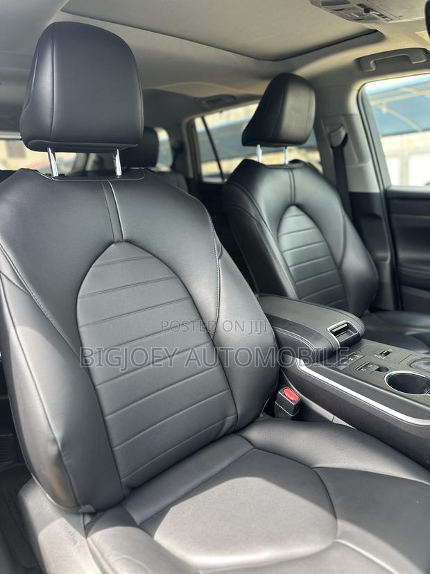 Toyota Highlander XLE 2022 Gray