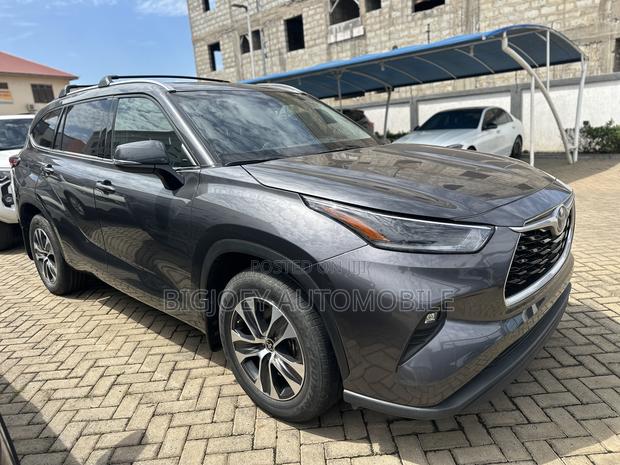 Toyota Highlander XLE 2022 Gray