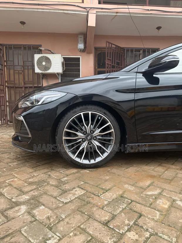 Hyundai Avante 2017 Black
