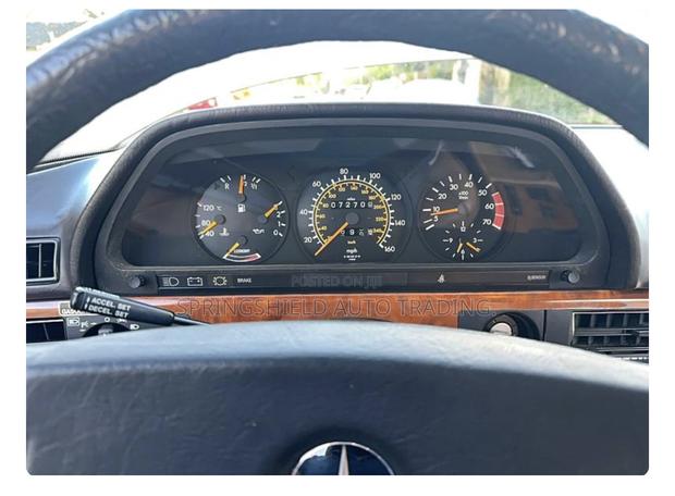 Mercedes-Benz 300D 1983 Gold