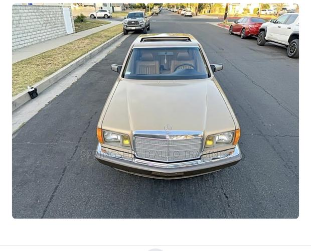 Mercedes-Benz 300D 1983 Gold