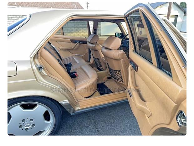 Mercedes-Benz 300D 1983 Gold