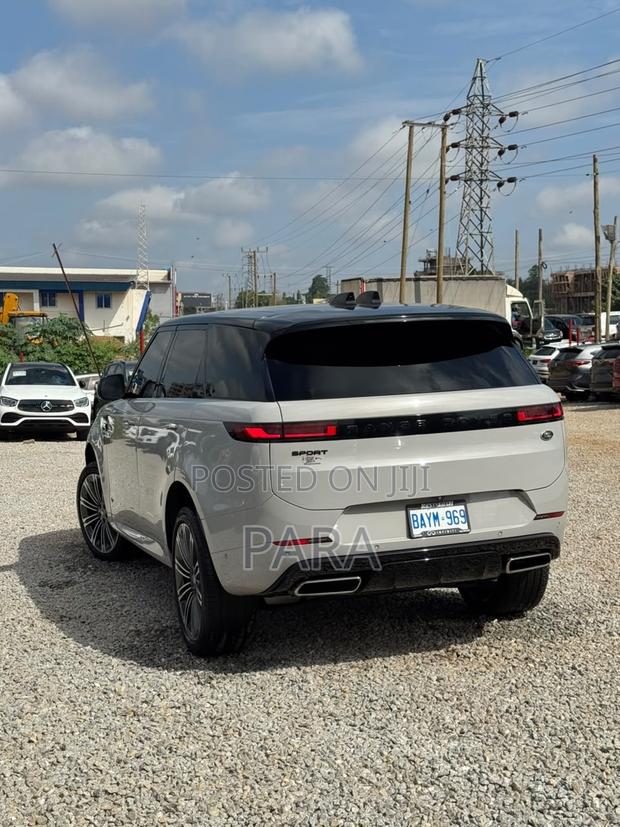 Land Rover Range Rover Sport P400 SE Dynamic 4WD 2023 Beige