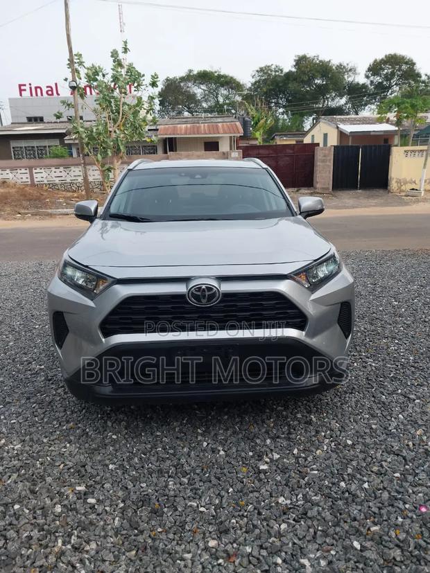 Toyota RAV4 LE 2021 Gray