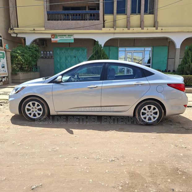 Hyundai Accent GLS 4dr Sedan (1.6L 4cyl 6M) 2015 Silver