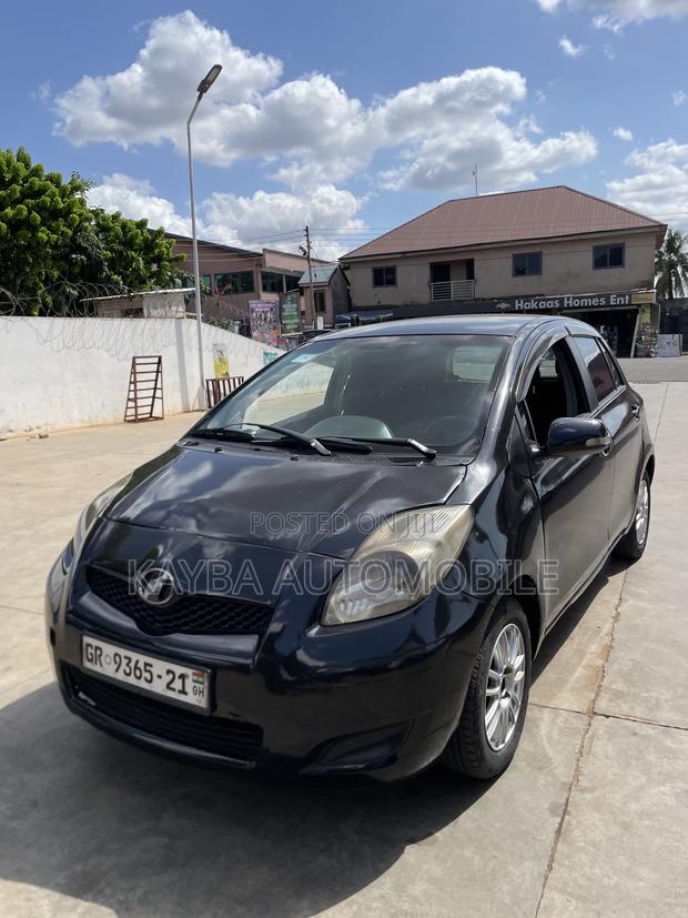 Toyota Vitz 2010 Black