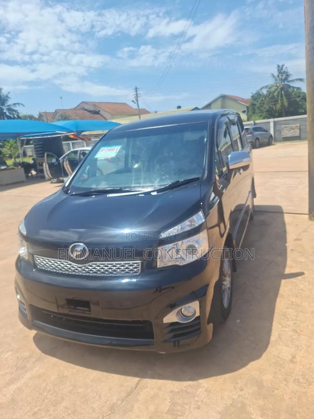 Toyota Voxy 2012 Black