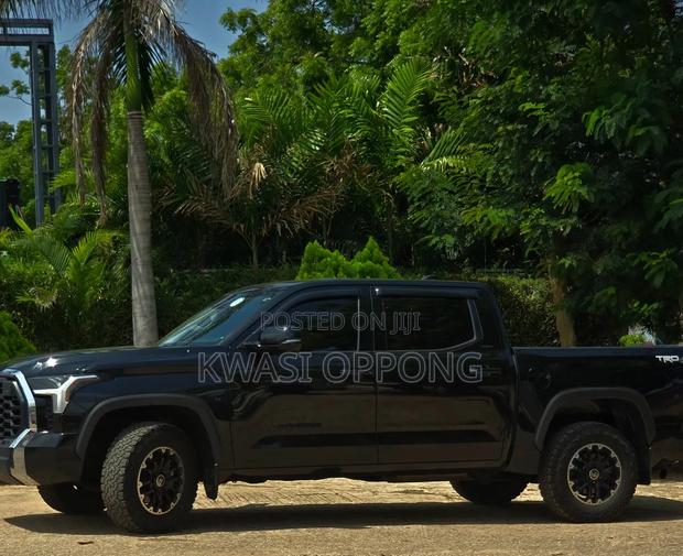 Toyota Tundra 2024 Black