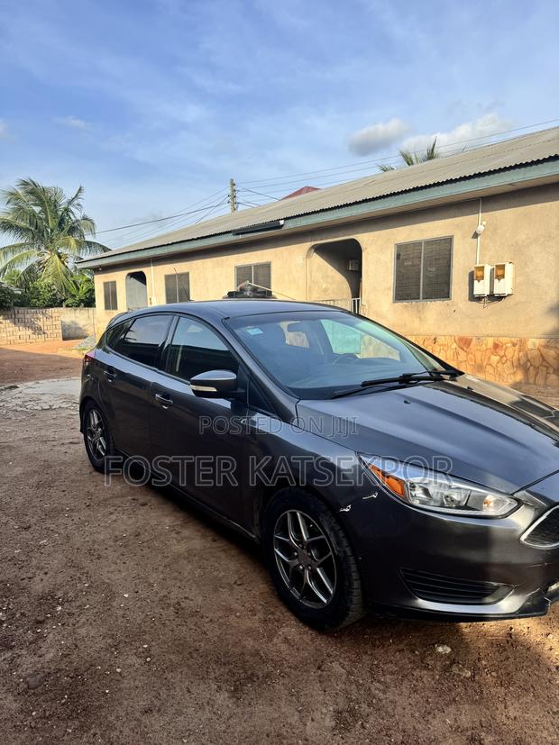 Ford Focus SE 4dr Hatchback (2.0L 4cyl 5M) 2015 Black