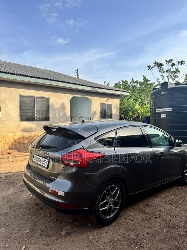 Ford Focus SE 4dr Hatchback (2.0L 4cyl 5M) 2015 Black