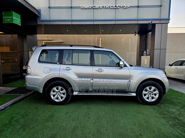 Mitsubishi Pajero 2022 Silver