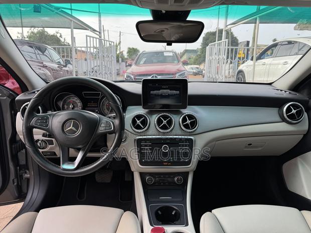 Mercedes-Benz GLA 250 2016 Silver
