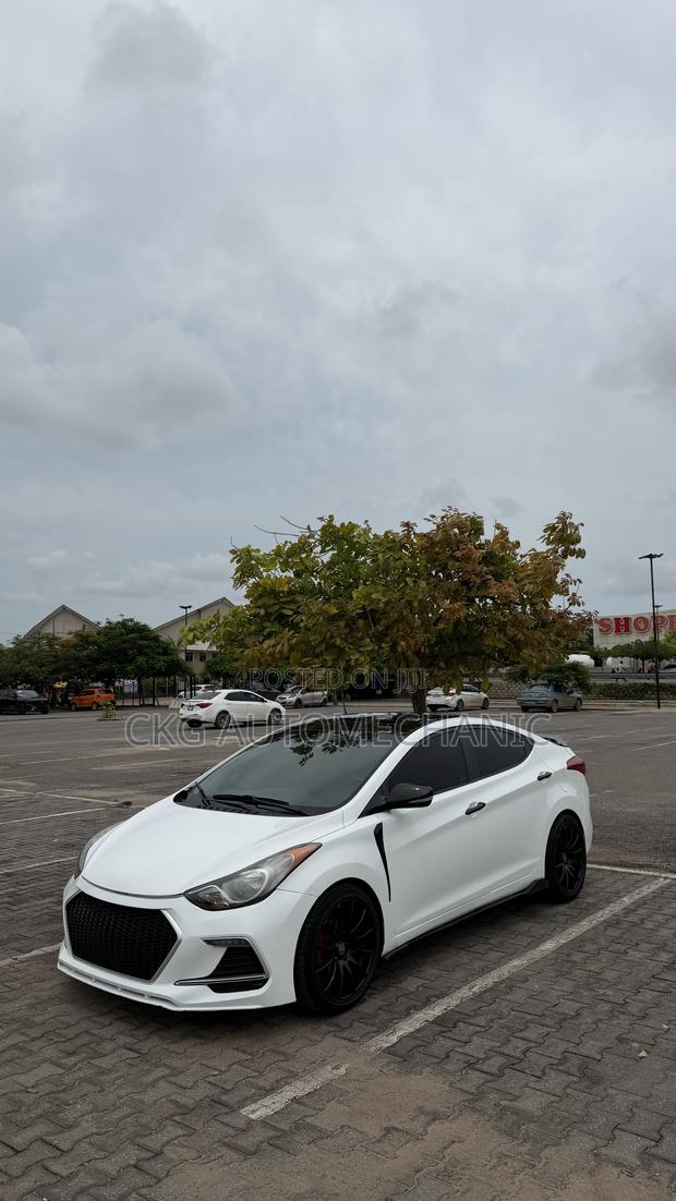 Hyundai Elantra Limited Sedan FWD (1.8L 4cyl 6A) 2013 White