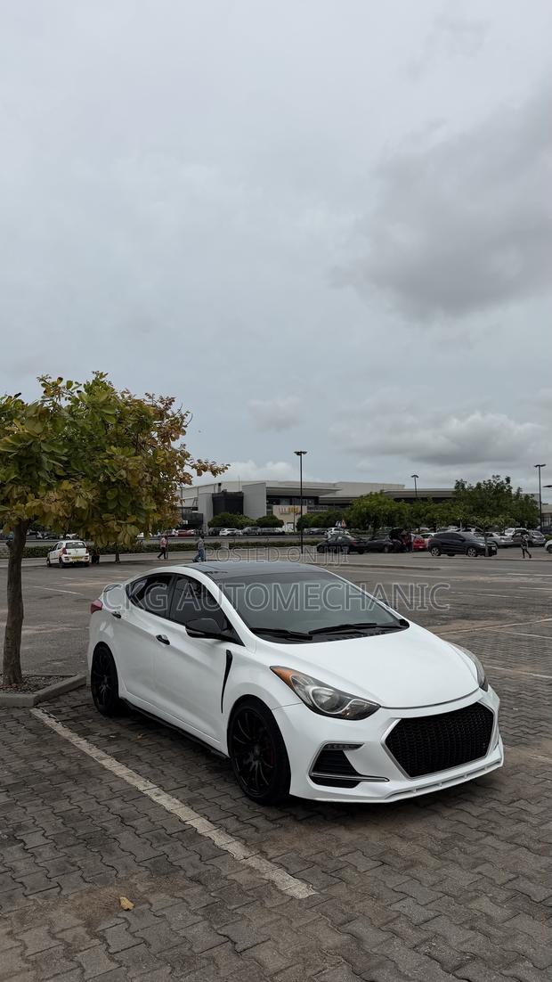 Hyundai Elantra Limited Sedan FWD (1.8L 4cyl 6A) 2013 White