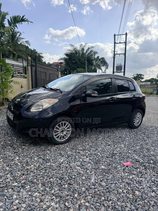 Toyota Vitz 2010 Black