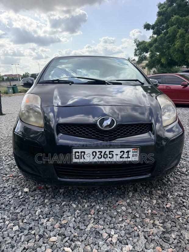 Toyota Vitz 2010 Black
