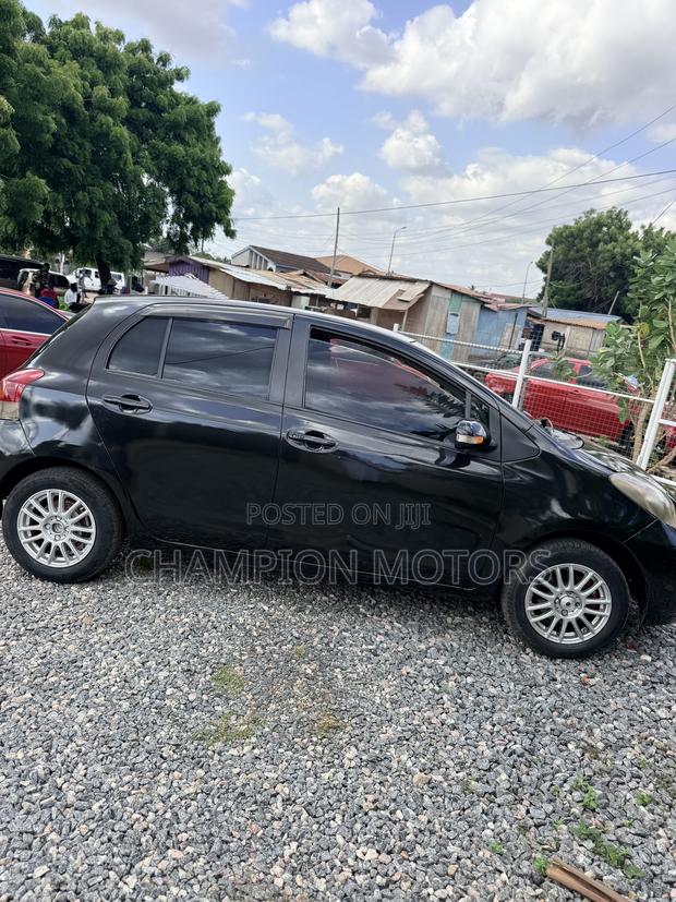 Toyota Vitz 2010 Black