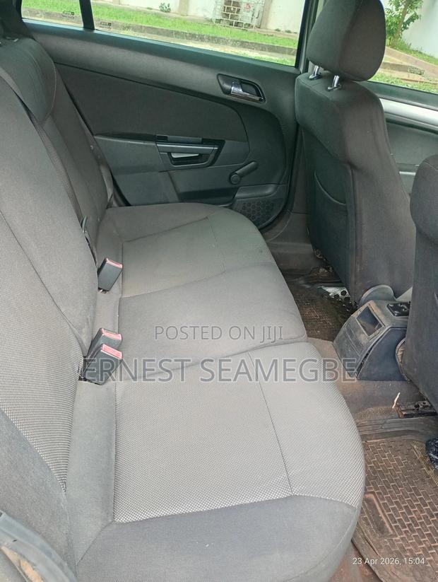 Opel Astra 2010 Gray
