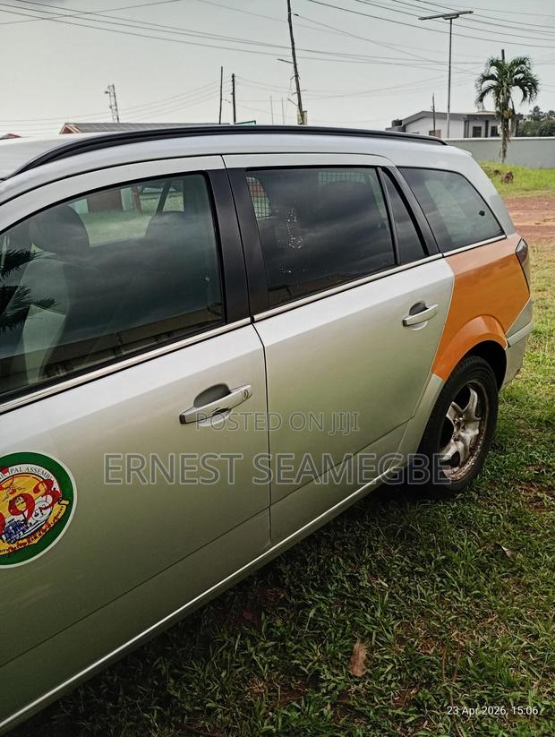 Opel Astra 2010 Gray