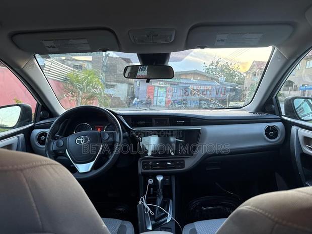 Toyota Corolla LE 2020 White