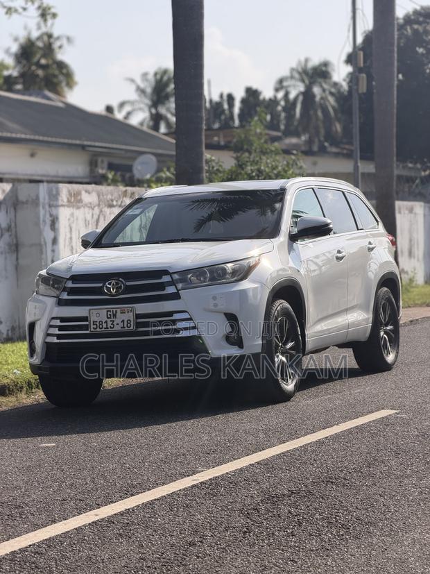 Toyota Highlander XLE 4x2 V6 (3.5L 6cyl 8A) 2017 White