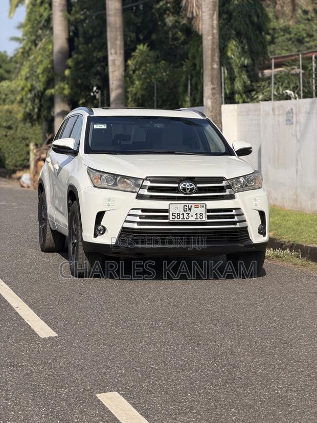 Toyota Highlander XLE 4x2 V6 (3.5L 6cyl 8A) 2017 White