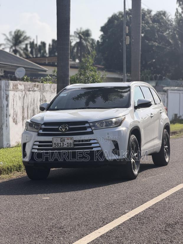 Toyota Highlander XLE 4x2 V6 (3.5L 6cyl 8A) 2017 White