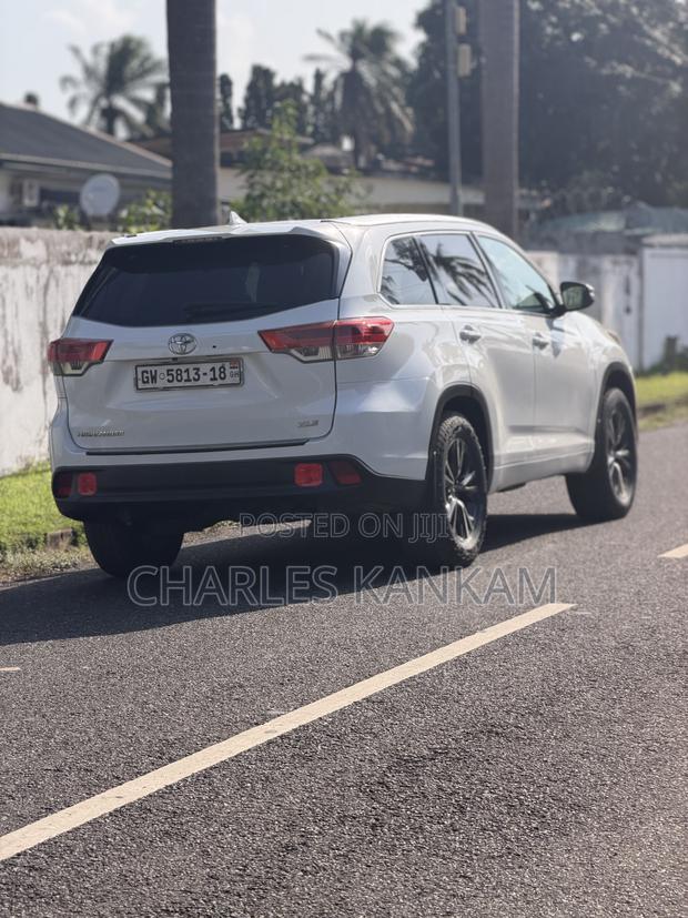Toyota Highlander XLE 4x2 V6 (3.5L 6cyl 8A) 2017 White